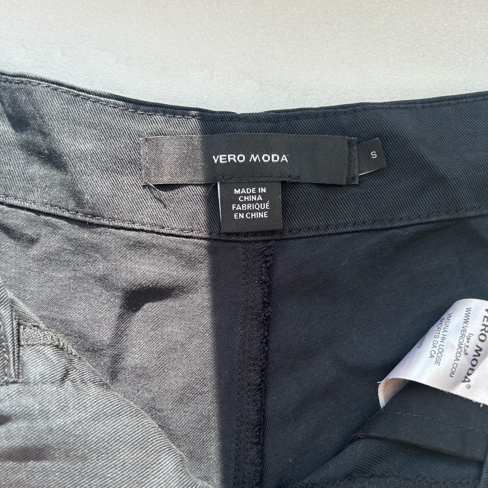 Vero Moda Black Shorts - Picture 2 of 3